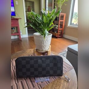 Authentic Louis Vuitton Damier Graphite Wallet